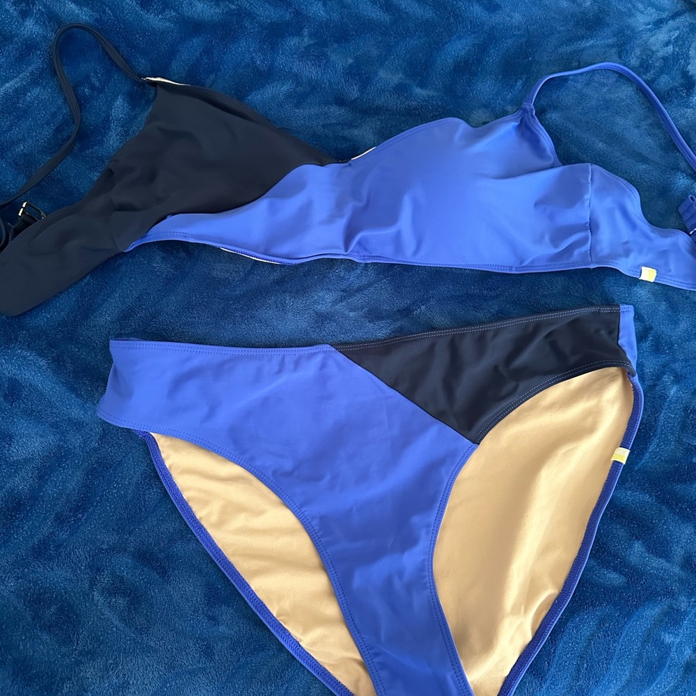 Summersalt Marina Bikini Top & Diagonal Mid Rise Bottom in blue size 16